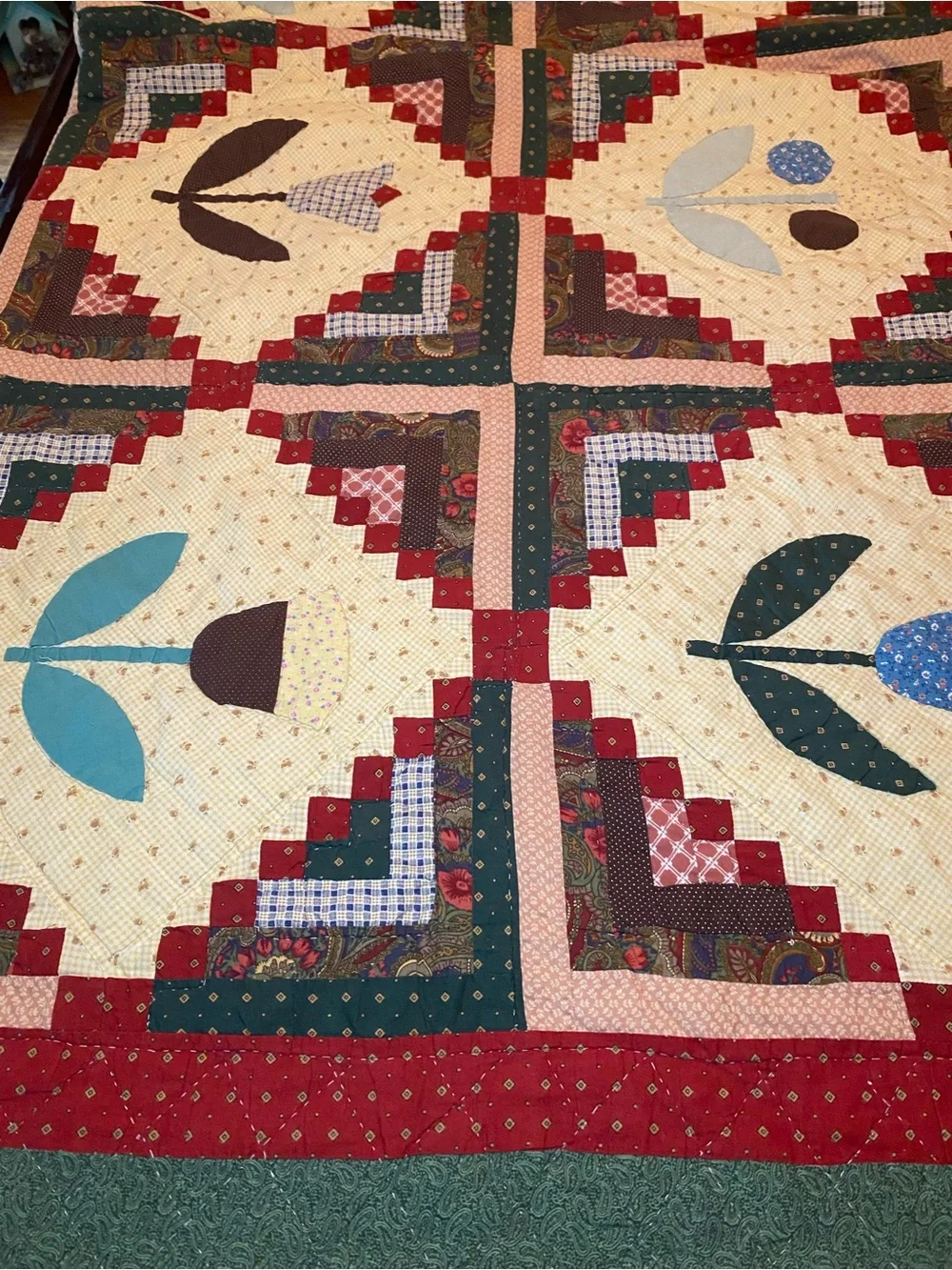 Vintage Patchwork Quilt floral pattern in Multi-color design Queen/Full 1993